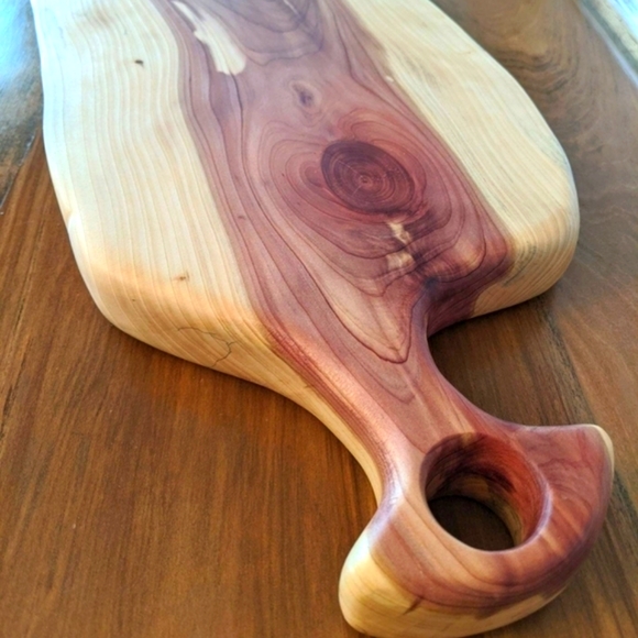 Cedar cutting board - Picture 2 of 4